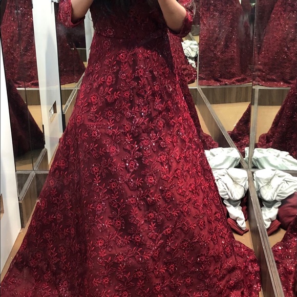 Maroon beautiful gown - Picture 2 of 3